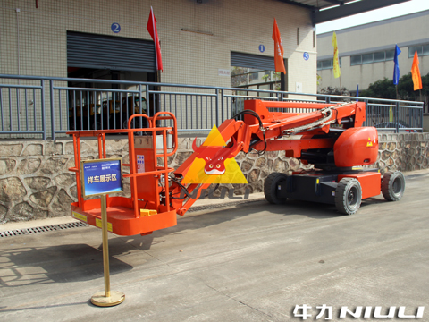 牛力亮相鶴山市投資環(huán)境推介會、專用車產(chǎn)業(yè)孵化中心
